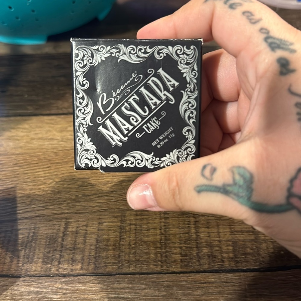 1920s Besame Mascara Cake New